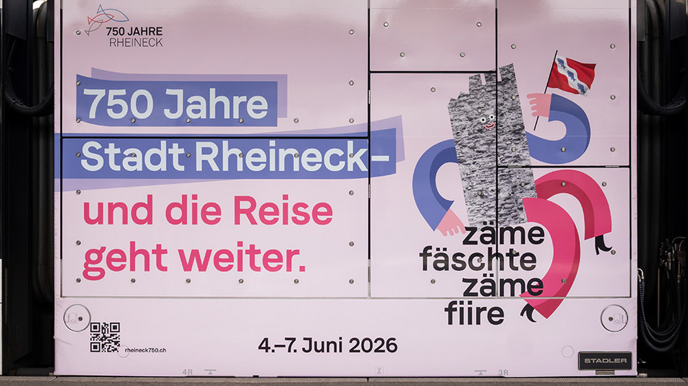 Motorblock eines Thurbo Zuges mit dem Jubiläumssujet von 750 Jahre Stadtrecht Rheineck.
